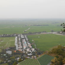 頂上から眺める，ベトナムとカンボジアとの国境地帯。