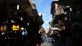 革製品が両側に