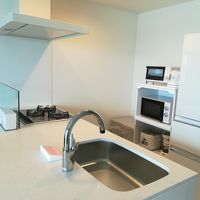 充実のキッチン。魚焼きグリルや食洗機まであった。