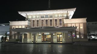 夜のライトアップを写真に。