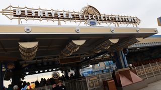 車窓を楽しみながら移動出来ます。