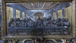 主祭壇のテーブルに・・・