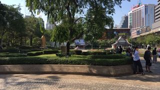 プロンポン駅のすぐそばにある公園