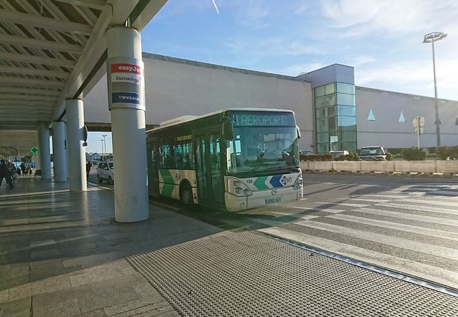 空港バスで市内へ