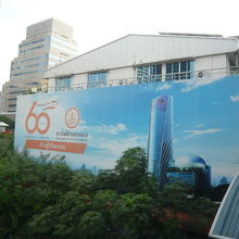 チットロム駅の将来イメージを示す写真が見えます。