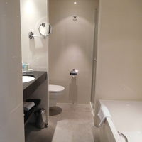 奥にシャワーブースもあります。