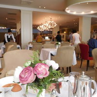 朝食会場。広くて明るい。