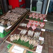 お魚も安く売っています。