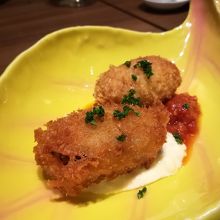 カキフライとカニのクリームコロッケ。