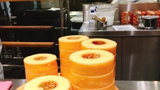 焼き立てバームクーヘンが買えます。