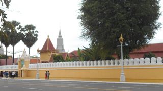 見るなら王宮と併せて。