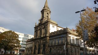 静かで厳かな教会