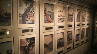 浮世絵が並ぶギャラリースペースなど意外な見どころも
