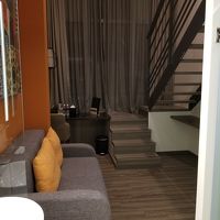 リビング。ソファーがあります。