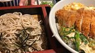 トンカツとそば