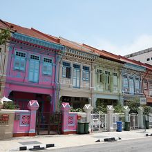 パステルカラーの家々