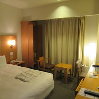 入り口から室内を臨む