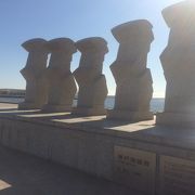 5つの石像
