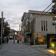 この通り沿い東側