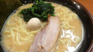 普通の家系ラーメン