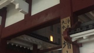 増上寺からは少し離れた門