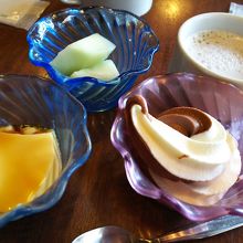 フルーツやデザートも充実♪