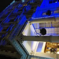 夜のホテルの夜の写真です。