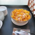 朝食にマンゴー（冷凍でも美味しい）