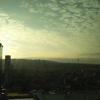 窓からの朝焼けモンジュイック方面。