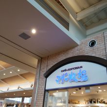 お店の前には行列