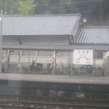 それでも以南の駅と比較するとまだまだ素朴な風情です