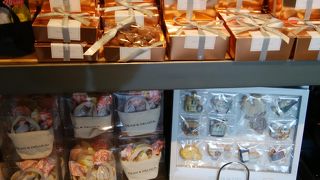 賞味期限の近い食べ物関係など販売