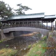 全国的にも珍しい屋根のある木造橋