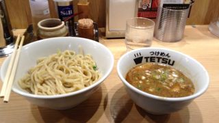オーソドックスにつけ麺を食べましたが、サイドメニューも頼むとよいと思います