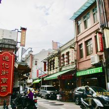 北門から進んだ一番奥、街の反対側の入り口