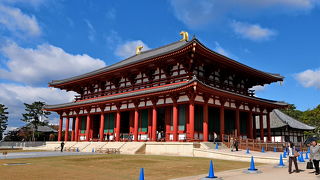 いにしえの天平時代を髣髴とさせる再建　中の仏像が素晴らしい