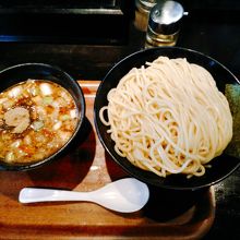 魚介つけ麺780円の特盛50円計830円です