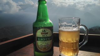 絶景を眺めながら サパでしかお目にかかれない Bia Lao ラオカイビールを味わえる、パラダイスレストラン(^_^)///