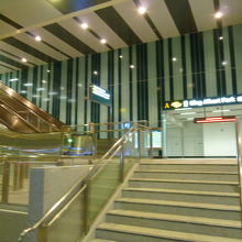 地上階のエントランス