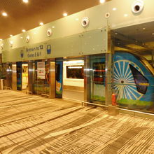 ターミナル３駅に到着