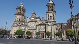 くすんだ色調が町の雰囲気と調和