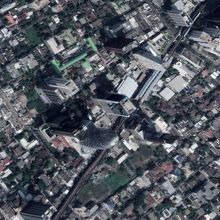 アーリー駅の周辺には、緑の樹々が繁っていることが解ります。