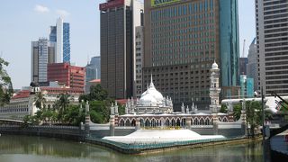 改修工事が終了し周辺も整備された