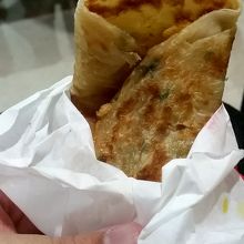 空港で食す。美味い