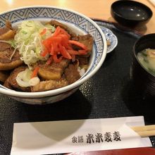 夕食に食べた角煮丼