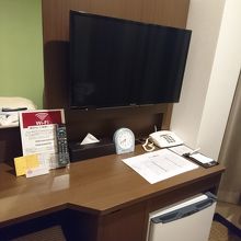 テレビは壁掛けです。