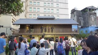 日本統治時代の高級料亭を再建したものです。イベントらしきものをやっていて入れませんでした。