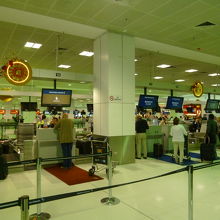 ＫカウンターでＳＱ便はチェックイン