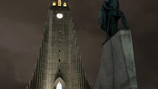 個性的な教会で、レイキャビックのランドマーク的存在です。