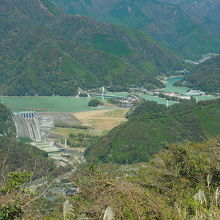 大野山から見た丹沢湖